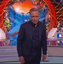 Ezio greggio is an italian comedian, actor, writer and film director. Ezio Greggio Sbotta Contro Un Utente Che Lo Critica Vitello Sembri Un Tacchino Spiumato Biccy It