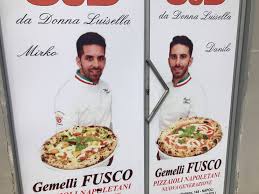 Situato nel centro di napoli, il benvenuti al sud offre sistemazioni con vista sulla città, a soli 1,3 km dal museo archeologico nazionale di napoli e a 1,5 km. Benvenuti Al Sud La Pizza Del Cuore Dei Gemelli Fusco A Mergellina Luciano Pignataro Wine Blog