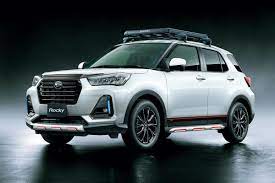 It is known as the daihatsu lovibond rocky in japan, also known as the daihatsu sportrak in uk, the daihatsu feroza in other parts of latin america. Daihatsu Rocky Toyota Raize Sibling Goes On Sale In Japan