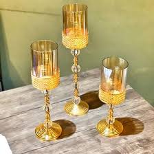 Kristal şamdan, ahşap şamdan, ahşap stantlı şamdan ve 3 lü şamdan mumluk modellerini tercih ederek evinize şık bir görünüm kazandırabilirsiniz. Hasir Uclu Samdan Mumluk