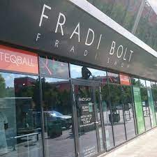 Az elmúlt évtizedekben sokan próbáltak maguknak hasznot hajtani különböző fradi relikviák árusításával a klub. Fradi Shop Budapest Ix Kerulete 0 Tipps