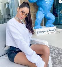 Nabila is married to her boyfriend turned husband, james cox chambers. Nabilla Benattia Pose Sur Instagram Le 9 Juillet 2020 Purepeople