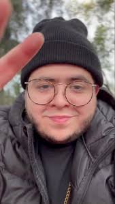 El buen Bubble y su Vgly Crew en Max