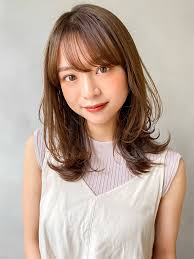 韓国 外国人風 ナチュラル ミディアムレイヤー kyli 表参道 二宮 万莉 kyli 表参道 610841 hair 2021 ミディアムロングのヘアスタイル ヘアスタイル ロング ボブ 韓国