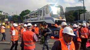 Perawakannya tidak jauh berbeda denganku, hanya dia lebih pendek sedikit saja. Bangga Ini Deretan Kereta Buatan Indonesia Yang Mendunia
