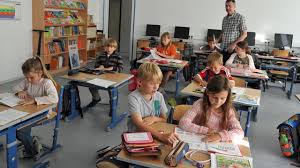 Bitte klicken sie auf den link um auf die schulen in österreich zu gelangen. Allgau Warum Deutsche Kinder In Osterreich Zur Schule Gehen Augsburger Allgemeine