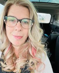 Anyone who knows Debbie Sicoli knows that running is in her soul! Although  I don't consider myself a runner, she has a unique way of making it sound  like a blast! 😆