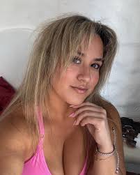 Debbie Valencia (@debbiev2017) • Instagram photos and videos