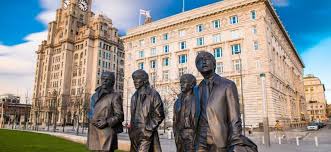 Das port of liverpool building mit seiner zentralen kuppel und seinen vier ecktürmen, sieht eher aus wie ein parlamentsgebäude. Eine Reise Durch Liverpool Und Manchester Infos Und Tipps