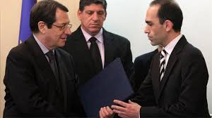 Δημοτικο σχολειο ιβ` πευκιοσ γεωργιαδησ, elementary school: Proedros O Xarhs Gewrgiadhs Odhghse Thn Oikonomia Apo Th Ba8ia Krish Sthn Anapty3h