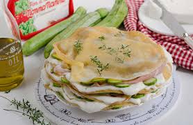 Un'idea originale è quella della torta di crepes, che potrete farcire con. Herzhafte Crepes Torte Mit Stracchino Nonno Nanni Schinken Und Zucchini Nonno Nanni