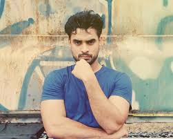 10 Interesting Things You Didn T Know About Tovino Thomas Kochi Buzz Tovino thomas, who will be next seen in superhero movie, minnal murali, took to his instagram space and shared a video, in which he was in the video, he can be seen having his daughter on his back, while doing pushups. about tovino thomas