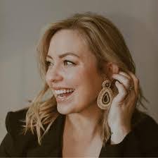 Sheila Lusk's Instagram, Twitter & Facebook