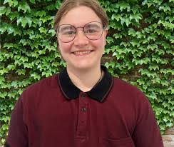 Madeleine Smart's Instagram, Twitter & Facebook