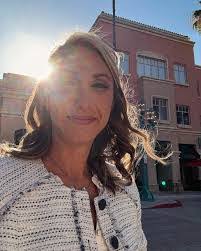 Karen Bahn's Instagram, Twitter & Facebook