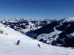 Nestled in the austrian alps, it's a skier's dream, featuring a network of pistes and perfect powder. Skigebiet Saalbach Hinterglemm Leogang Fieberbrunn Skicircus Skifahren Saalbach Hinterglemm Leogang Fieberbrunn Skicircus