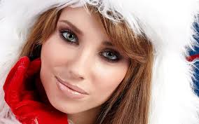 Check out the ideas at alhairstyles. Blonde Hair Hat Gloves Holiday Green Eyed Smiling Hd Wallpaper Wallpaperbetter