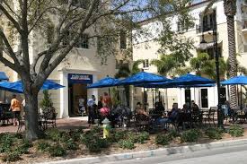 Parkshore Grill St Pete Local Hot Spot Great Location To Sit Outside And People Watch Good Food Gulf Coast Florida Favorite Places Hot Spot