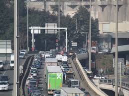 Selon nos informations, un important embouteillage s'est formé alors que la circulation a été réduite sur deux voies, celle de droite ayant été neutralisée. La Rocade Est Rouvre Apres Un Accident