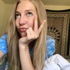 Never Dyed My Hair Before And Im Bored Of It What Color Should I Do Thinking Something Fun Also Bonus If You Can Tel Dye My Hair Celebrity Hair Colors Hair