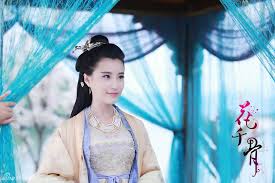 新浪娱乐讯 花千骨 迎来剧情小高潮 由鲍天琦饰演的轻水的郡主身份曝光 一身华丽郡主装亮相 而剧中 鲍天琦扮演的轻水温柔体贴 善解人意 celebs celebrities album