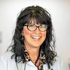 Karen Ries's Instagram, Twitter & Facebook