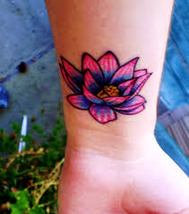 Le tatouage fleur de lotus fait partie des tatouages les plus populaires, notamment chez les femmes. Tatouage Fleur De Lotus 20 Idees De Modeles Pour S Inspirer