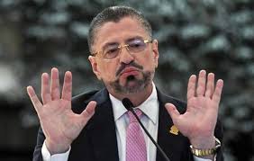 Un caudillo en Costa Rica: Rodrigo Chaves, el iluminado