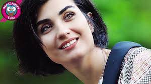 Tuba büyüküstün i̇stanbul özel doğuş okulları'ndan ve mimar sinan üniversitesi sahne dekorları ve kostüm tasarımı bölümünden mezun oldu. Tuba Buyukustun Ve Asklari Youtube