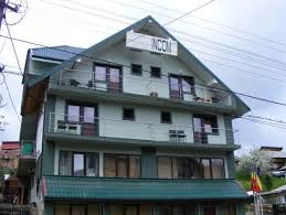 Hotelul dorna**** este situat în inima frumoasei staţiuni vatra dornei, la baza pârtiei parc, chiar la intrarea în parcul stațiunii și dispune de 40 spaţii de. Hotel Incom Vatra Dornei