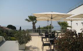 Viele wohnungen, die zum kauf angeboten sind, werden sehr hochwertig ausgestattet. Immobilien Am Gardasee Der Uberblick Hotelzimmer Gardasee De