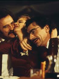 Underground un film de Emir Kusturica Reestreno en cines: 21 de agosto  COPIAS TOTALMENTE REMASTERIZADAS EN 4 K Sinopsis En Belgrado, durante los  bombardeos de la Segunda Guerra Mundial, dos amigos —Blacky