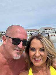 Which mirror should I hang in this room and how?