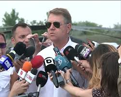 Iohannis a fost profesor de fizică și inspector școlar înainte de a deveni primar al. Klaus Iohannis La Baza Mihail KogÄƒlniceanu Guvernul Mi A Promis CÄƒ Va Demara In Timp Util AchiziÅ£iile Pentru ApÄƒrare