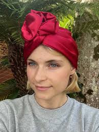 Turbante rojo brillante