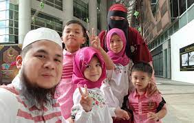 Preacher ustaz ebit lew has lodged a police report over various allegations made against him related to his aid mission to gaza in palestine. Mula Masuk Islam Sejak Umur 12 Tahun Ini Biodata Lengkap Pendakwah Bebas Ustaz Ebit Lew