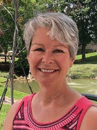 Leila Warren's Instagram, Twitter & Facebook