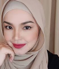 Dan satu lagi.suruh.siti nurhaliza tarudin on instagram: Malaysia S Pop Darling Siti Nurhaliza Kicks Off Own Covid 19 Relief Fund To Entertain Donors With Popular Hits Asia Newsday