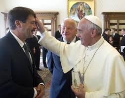 Ebből az alkalomból az alapítók egyike, kardos józsef hétfőn áder jános államfőnek postázta nyílt . Mely Tisztelettel Koszontom Ader Janos Levelet Irt Ferenc Papanak 777