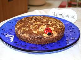 Gateau Aux Deux Chocolats Et Aux Amandes Recette En 2020 Recette Gateau Desserts Vegetariens Alimentation