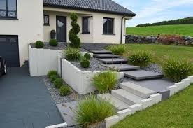 Schwebe Treppen Besteh Aus Zwei Farben Amenagement Paysager Devant Maison Amenagement Jardin Devant Maison Amenagement Jardin