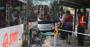The other bus was not carrying any passengers. 34 People Injured After Accident Involving 2 Buses At Bukit Batok Bus Stop Singapore News Asiaone