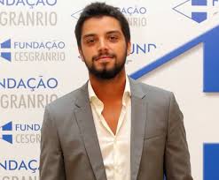 Download lagu rodrigo simas 1.4mb dan streaming kumpulan lagu rodrigo simas 1.4mb mp3 terbaru di metrolagu dan nikmati, video klip rodrigo simas mp4, lirik lagu rodrigo simas full album. Rodrigo Simas Vivera Um Fotografo Em Orfaos Da Terra