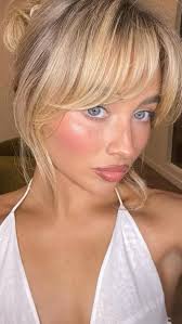 A Short n' Sweet Guide to Sabrina Carpenters Tour Beauty looks