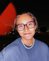 1. yo seria 2. yo no tan seria 3. con mi mejor amigo @soydiegovillaran 📸:  @dapityfilms