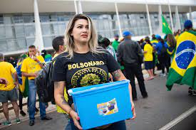 Purchase canvas prints, framed prints, tapestries, posters, greeting cards, and more. Perfis De Sara Winter Sao Tirados Do Ar Nas Redes Sociais Revista Marie Claire Comportamento
