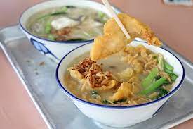 Fish soup bee hoon has been available since at least the 1920s;2 one source credits swee kee fish head noodle house with creating the definitive version of the dish in the 1970s.3. Beach Road Fish Head Bee Hoon Tasty Fried Fish Soup At Whampoa Makan Place With Michelin Bib Gourmand Danielfooddiary Com