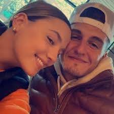 Country Music artist Scotty McCreery shared the latest family photo shoot  and Avery delivered his signature bright smile!! #scottymccreery  #averymccreery