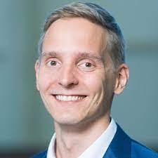 Kari Otto's Instagram, Twitter & Facebook