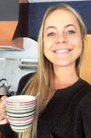 Weight loss & gut health specialist, podcast host, massive foodie. Health With Bec Green Goodness Cogreen Goodness Co